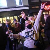 Seperti dilansir dari BBC, Perdana Menteri Inggris Boris Johnson mengumumkan karantina nasional kedua di Inggris mulai Kamis (05/11/2020), di tengah kasus positif virus corona mencapai lebih dari satu juta. Karantina berlaku selama sebulan ke depan hingga 2 Desember 2020. Selama masa lockdown, restoran dan tempat sejenisnya dilarang beroperasi. (Foto: Getty Images/Peter Summers)