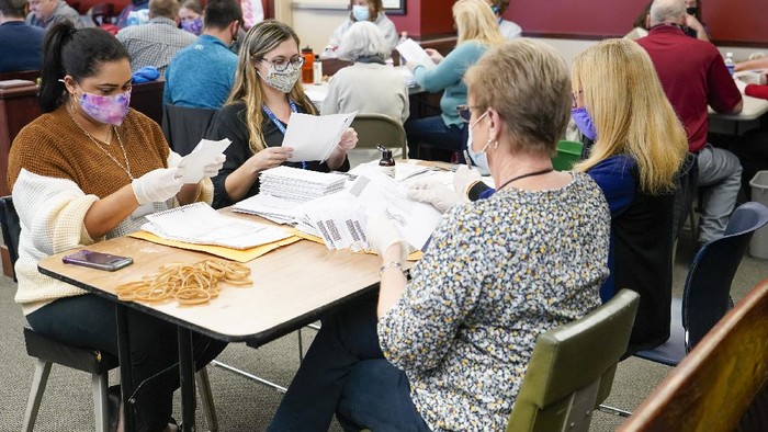 Chester County election workers scan mail-in and absentee ballots for the 2020 general election in the United States at West Chester University, Wednesday, Nov. 4, 2020, in West Chester, Pa. (AP Photo/Matt Slocum)