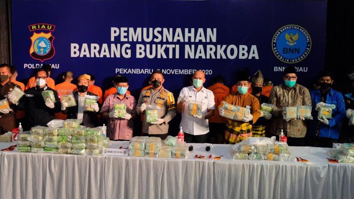 Polda Riau musnahkan 122 kg sabu hasil penangkapan Oktober 2020, termasuk milik jaringan Kompol IZ