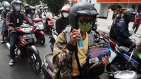 Setiap harinya sebanyak 100 buah masker dibagikan gratis kepada masyarakat selama pelaksanaan operasi Zebra Progo 2020.