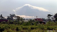 Disebutkan kegempaan dan deformasi Gunung Merapi masih terus meningkat.