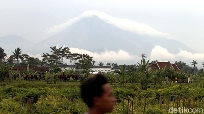 Potret Gunung Merapi saat Berstatus Siaga