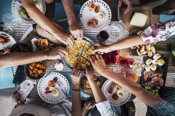 Rasulullah Menganjurkan Makan Pakai Tangan Kanan Rasulullah Menganjurkan Makan Pakai Tangan Kanan