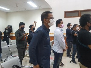 Keluarga dan Suami Hadiri Sidang Vonis Vanessa Angel