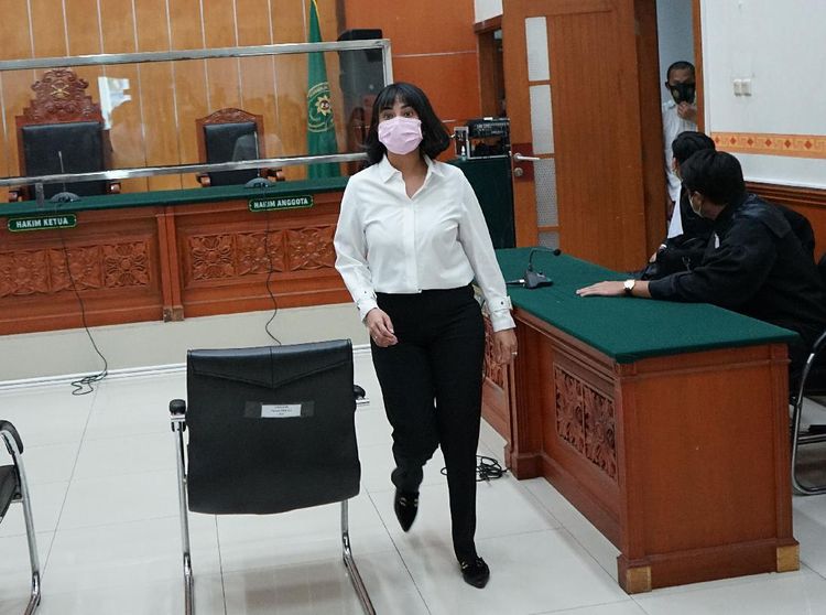 Suasana di Ruang Sidang saat Vanessa Angel Divonis 3 Bulan Bui