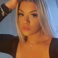 Vicky mengaku awalnya tidak ingin membuat penggalangan dana tapi ia tidak mau terus-terusan menangis. Ia pun ingin paling tidak mengurangi ukurannya menjadi B atau C atau yang direkomendasikan oleh dokter. Di titik ini, aku sudah putus asa aku sudah putus asa, semua yang aku coba tidak berhasil dan ini adalah opsi terakhirku, kata Vicky yang berharap orang lain bisa paling tidak membantu menyebarkan informasi ini agar ia bisa cepat melakukan operasi. Foto: Instagram @viicckkyx