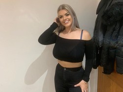 Derita Wanita Berukuran Bra I, Buka Donasi Agar Bisa Kecilkan Payudara