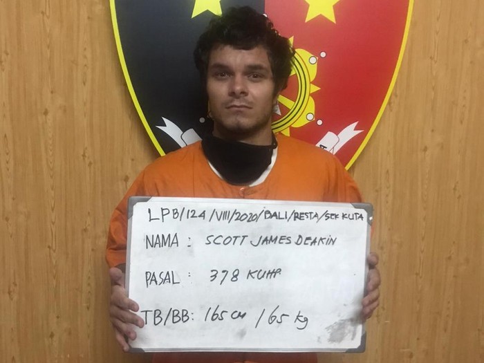 WN Inggris, Scott James Deakin (25) ditangkap karena tidak bayar sewa hotel.
