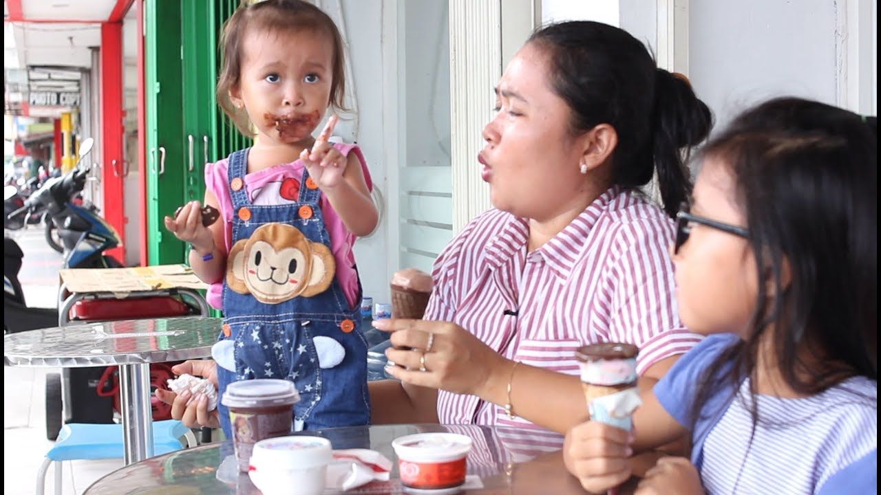 Wow! 5 Video Bocah Sedang Makan Ini Ditonton Ratusan Juta Kali