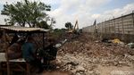 Ada Proyek Normalisasi Kali Rawa Rengas, 18 Rumah Warga Tergusur