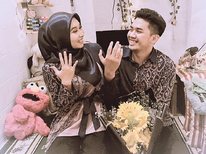 Adhyaksa Dault Nino dan Poojha Fatwala yang pernah dipangku oleh Adhyaksa Dault