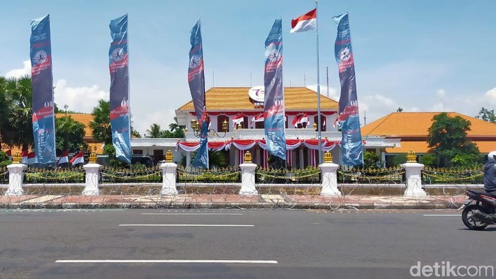 Akan ada aksi solidaritas bela Rasulullah di depan Gedung Negara Grahadi Surabaya. Sebanyak 1.020 personel gabungan disiagakan.