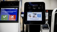 Pengujian kios suara nirsentuh sedang dilakukan di Bandara Internasional Abu Dhabi. Dikembangkan dalam kemitraan antara Etihad Airways dan perusahaan Australia Elenium Automation, kios ini dapat memantau suhu, jantung, dan detak pernapasan penumpang sebelum check-in. Sistem secara otomatis menghentikan proses check-in atau penyerahan bagasi jika tanda-tanda vital penumpang menunjukkan potensi gejala penyakit.