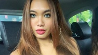 Hubungan Alyssa Spischak dengan Ustaz Derry Sulaiman dan ibunda sangat baik. Termasuk ketika meminta restu untuk menikah dengan Evert. Foto: Instagram @alyssaspischak