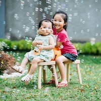 Thalia Putri Onsu, anak perempuan pertama Ruben Onsu yang mendapat ancaman pembunuhan dari netizen lahir pada 5 Juni 2015. Sedangkan anak perempuan keduanya, Thania Putri Onsu lahir pada tanggal yang sama 5 Juni namun berbeda tahun yaitu 2019. Foto: Instagram @ruben_onsu, Instagram @sarwendah29