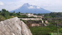 Balai Penyelidikan dan Pengembangan Teknologi Kebencanaan Geologi (BPPTKG) meningkatkan status Gunung Merapi menjadi Siaga (level III). 