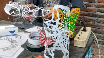 Banting Setir, Pekerja Karaoke Bikin Pipa Jadi Kap Lampu Hias