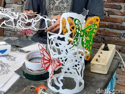 Banting Setir, Pekerja Karaoke Bikin Pipa Jadi Kap Lampu Hias