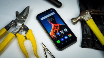 Blackview BV9900 Pro selain tahan banting, punya kamera thermal untuk melihat panas. Dengan sertifikasi IP68/IP69K dan memenuhi standar militer, ia tahan dijatuhkan, tahan air, tahan debu, bahkan tahan di temperatur ekstrem. Ditenagai MediaTek Helio G90 dan RAM 8 GB serta kamera 48 megapixel, operasionalnya pun lancar jaya. Foto: Brumpost