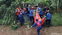 AQ ditemukan tengkurap dengan tubuh penuh lumpur.