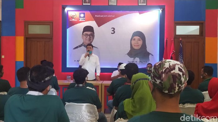Calon Bupati dan Calon Wakil Bupati Sidoarjo nomor urut 03 Kelana Aprilianto - Dwi Astutik.