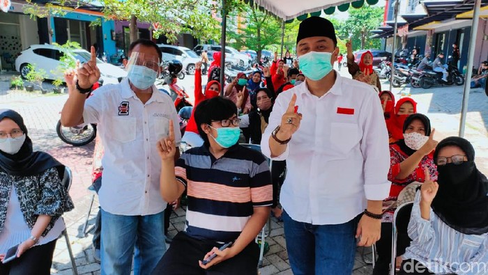 Calon Walikota Surabaya Eri Cahyadi dan Calon Wakil Walikota Armuji, giliran menyapa warga Jambangan