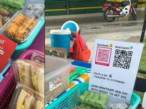 Canggih! Jualan Nasi Lemak di Pinggir Jalan, Penjual Ini Tak Terima Uang Tunai