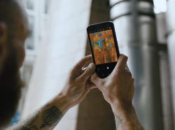 10 HP Tahan Banting Sedunia, Super Tangguh!