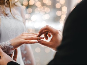 Cincin Tunangan vs Cincin Nikah, Apa Perlu Keduanya?