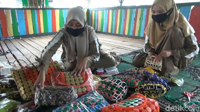 Dari Sampah Jadi Tas Cantik untuk Berbagi dengan Sesama