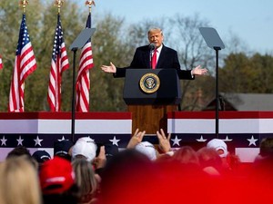 Donald Trump Muncul di Hasil Pencarian Loser