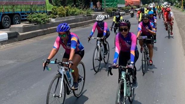 Enam wanita bersepeda 1000 km menuju Bali