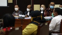 Djoko Tjandra dan Brigjen Prasetijo menghadiri sidang lanjutan kasus surat jalan palsu Joko Soegiarto Tjandra alias Djoko Tjandra di PN Jaktim, Jumat (6/11/2020).