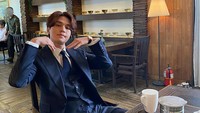 Gumiho adalah makhluk legenda yang berbentuk rubah putih dengan sembilan ekor. Makhluk ini menjelma jadi Lee Yeon yang diperankan Lee Dong Wook dalam drama Tale of the Nine Tailed. (Foto: dok. Instagram @leedongwook_official)