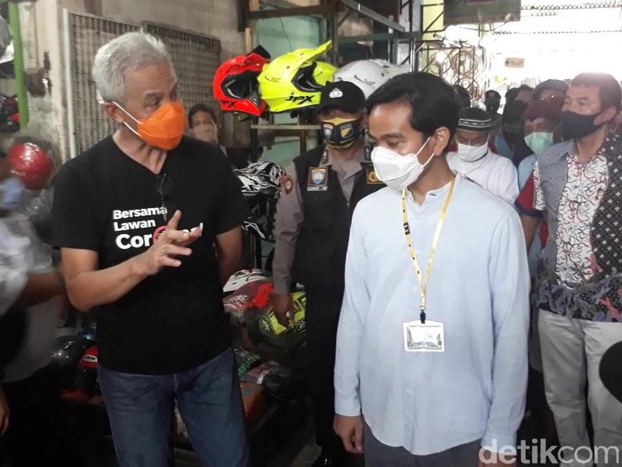 Gibran Rakabuming dan Ganjar Pranowo di Klitikan Notoharjo, Solo, Jumat (6/11/2020).