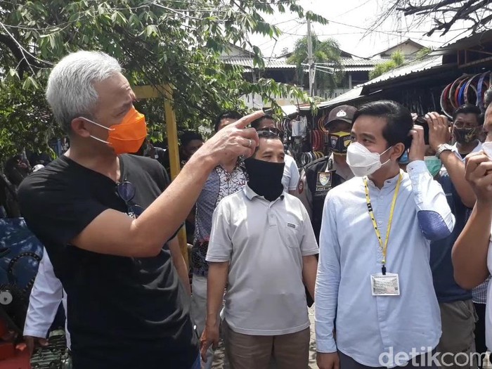 Gibran Rakabuming dan Ganjar Pranowo di Klitikan Notoharjo, Solo, Jumat (6/11/2020).