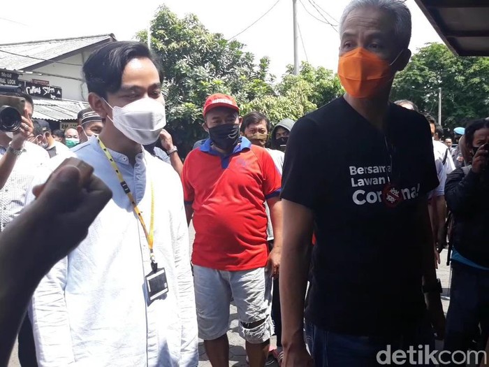Gibran Rakabuming dan Ganjar Pranowo di Klitikan Notoharjo, Solo, Jumat (6/11/2020).