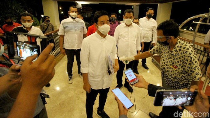 Paslon independen Solo Bagyo Wahyono-FX Supardjo (Bajo). Foto diambil di posko pemenangan Bajo, Laweyan, Solo, Selasa (3/11/2020).