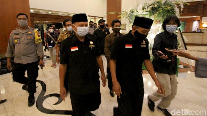 Paslon independen Solo Bagyo Wahyono-FX Supardjo (Bajo). Foto diambil di posko pemenangan Bajo, Laweyan, Solo, Selasa (3/11/2020).