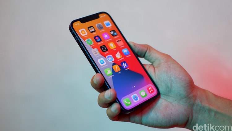 iPhone 12