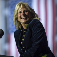 Gelar master pendidikan pertama didapat Jill Biden dari West Chester State College didapatnya pada 1981 saat dia sedang hamil. Gelar master kedua dari jurusan bahasa Inggris didapatnya pada 1987. Dan gelar doktor pendidikan diraihnya dari University of Delaware pada 2007. Foto: Dok. AFP