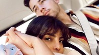 Priyanka dan Nick adalah pasangan yang selalu terlihat mesra. (Foto: dok. Instagram @priyankachopra) 