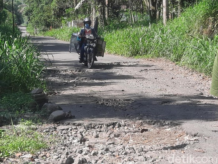 Kondisi jalur evakuasi Merapi di Padukuhan Singlar, Kalurahan Glagaharjo, Cangkringan, Sleman, Jumat (6/11/2020).