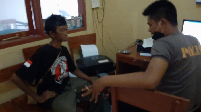 Korban penganiayaan di Sukabumi saat dimintai keterangan oleh polisi
