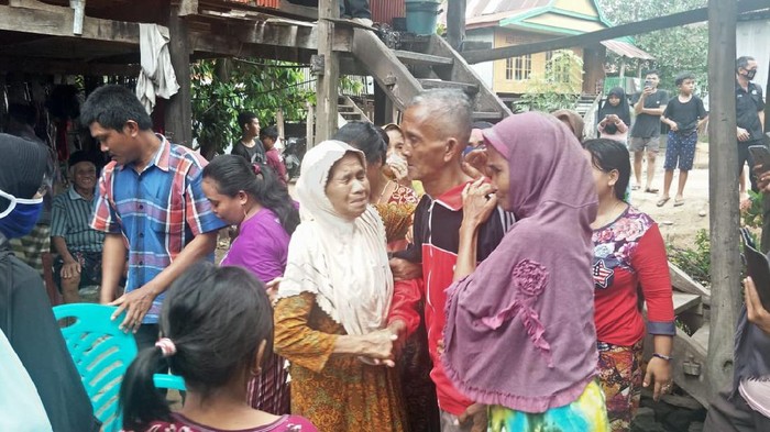Maddatuang kembali bertemu dengan keluarganya setelah 35 terpisah dan lepas kontak (dok Istimewa)