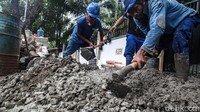 Sebelumnya, saluran air ini berupa gorong-gorong pracetak yang sudah dipenuhi lumpur.