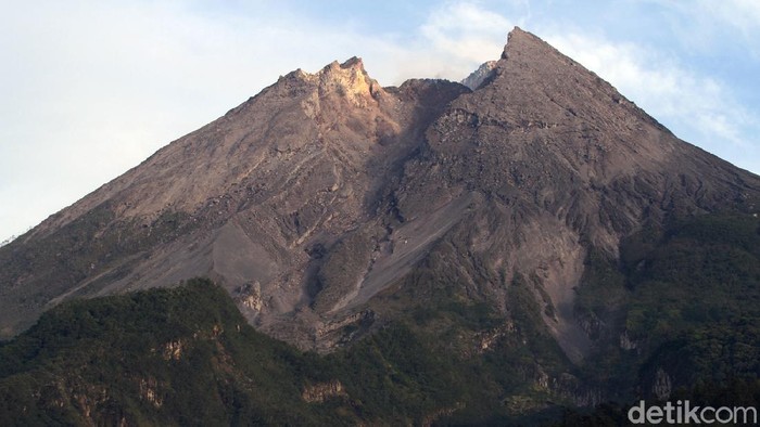 Melihat Aktivitas Gunung Merapi Dari Berbagai Wilayah Di Jawa Tengah