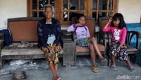 Warga di kawasan Dusun Krinjing pun mulai dievakuasi guna mengantisipasi terjadinya erupsi Gunung Merapi.