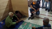Seperti diketahui, sejumlah warga yang tinggal di area sekitar Gunung Merapi mulai dievakuasi usai status aktivitas gunung tersebut mengalami peningkatan menjadi siaga. Evakuasi dilakukan untuk mengantisipasi terjadinya erupsi.