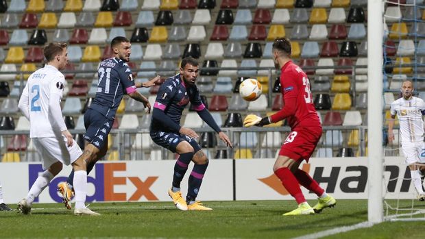Napoli's Matteo Politano, second left, scores his side's second goal during the Europa League Group F soccer match between Rijeka and Napoli at the Rujevica stadium in Rijeka, Croatia, Thursday, Nov. 5, 2020. (AP Photo/Darko Bandic)